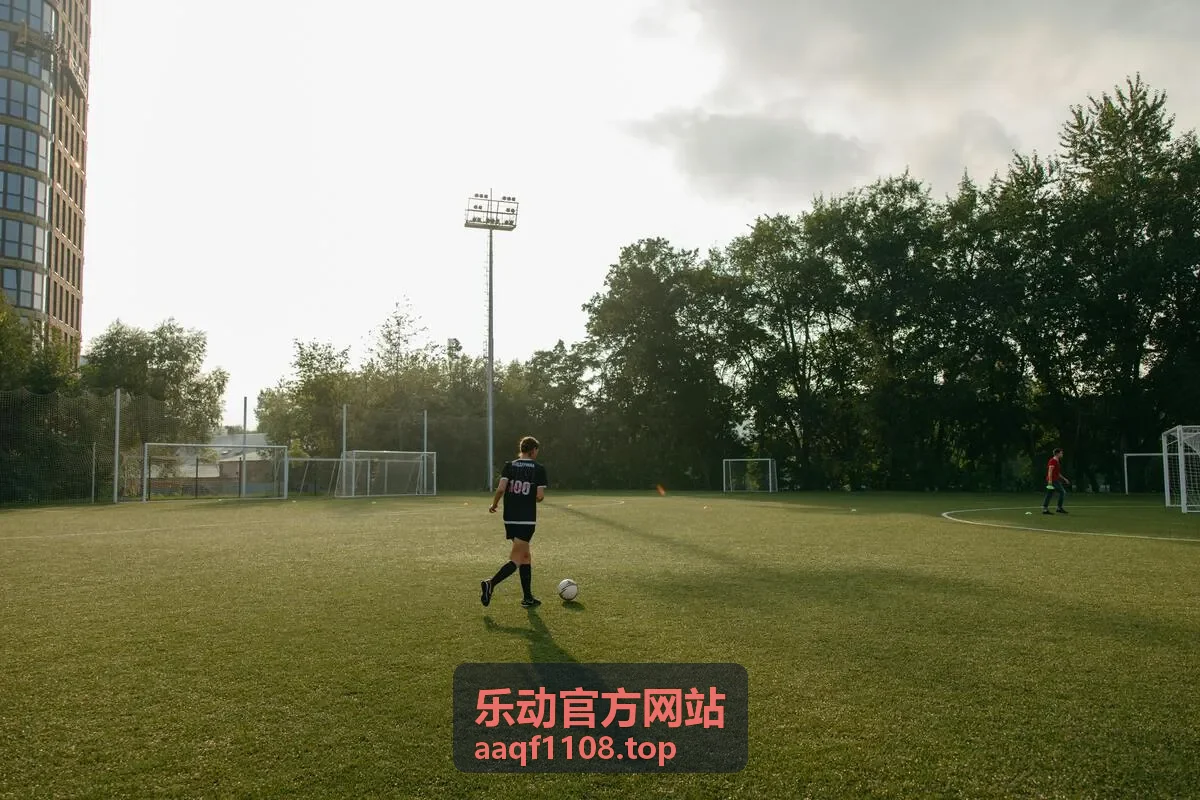 乐动官方网站嘉宾周霆